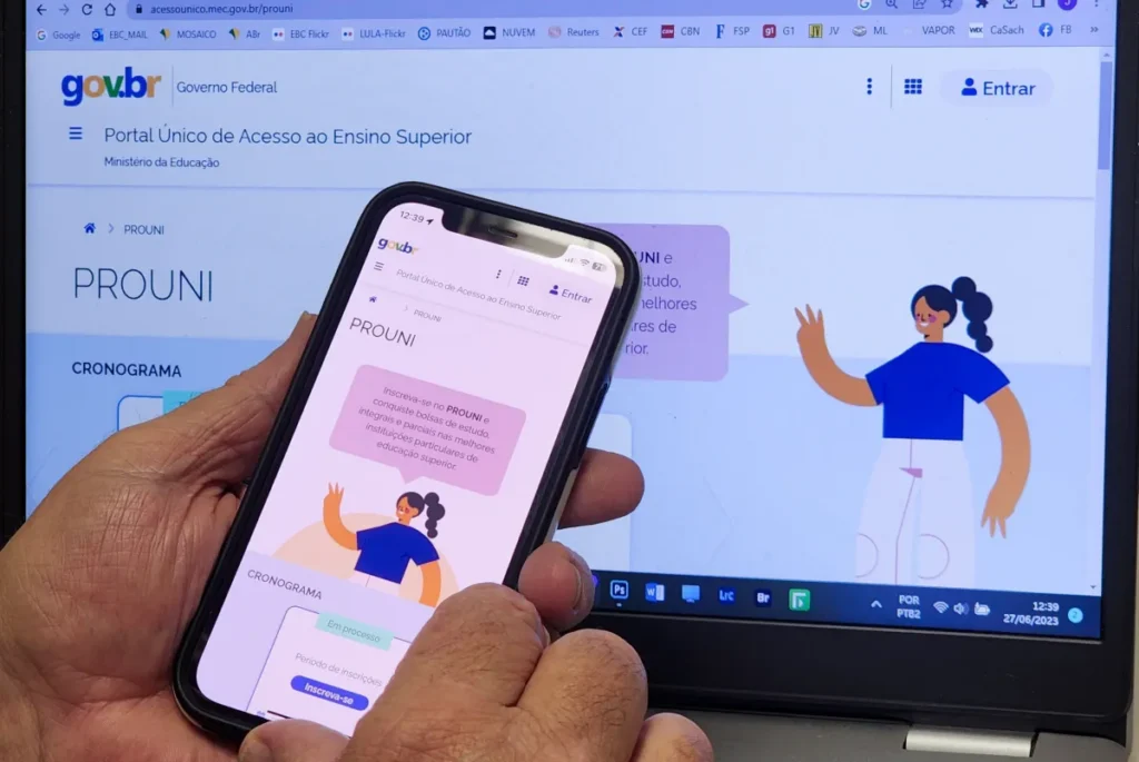 O Programa Universidade Para Todos (Prouni) oferta bolsas de estudo, integrais e parciais (50% do valor da mensalidade do curso), em cursos de graduação e sequenciais de formação específica