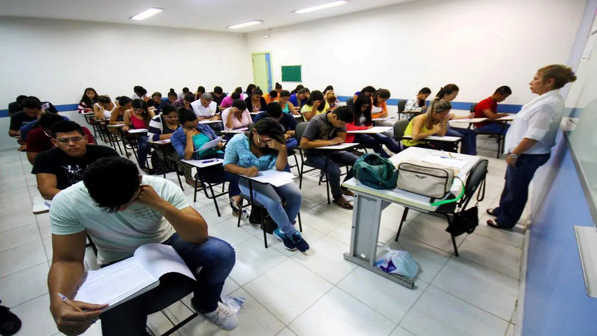 Candidatos em prova de concurso