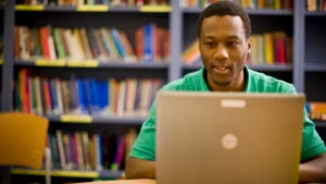 Cursos gratuitos e profissionalizantes em 2026:&hellip;