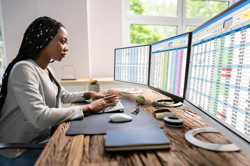Analista de dados trabalhando com Power BI