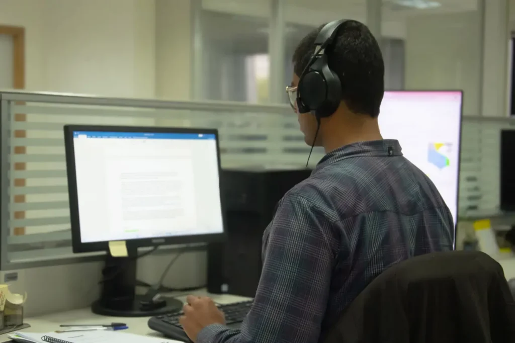 Jovem paranaense em curso técnico do Qualifica Paraná com bolsa de R$ 1.008